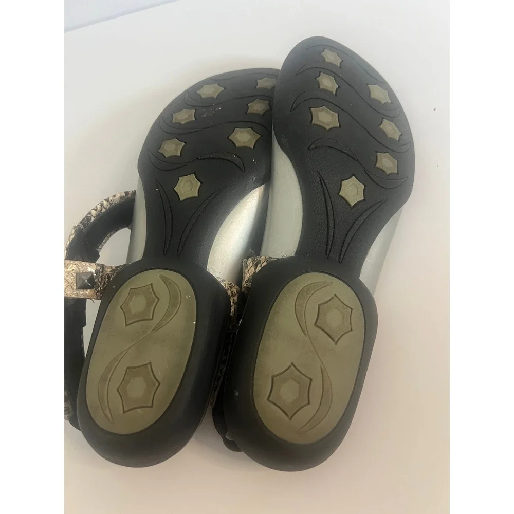 Vaneli Womens Snakeskin Print Studded Slingback Thong Sandals Black Silver 8.5M